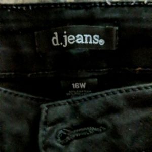 D. Jeans tapered leg jeans